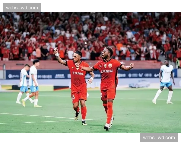 防线稳定性博弈，双方后防失误率成半决赛首回合变数